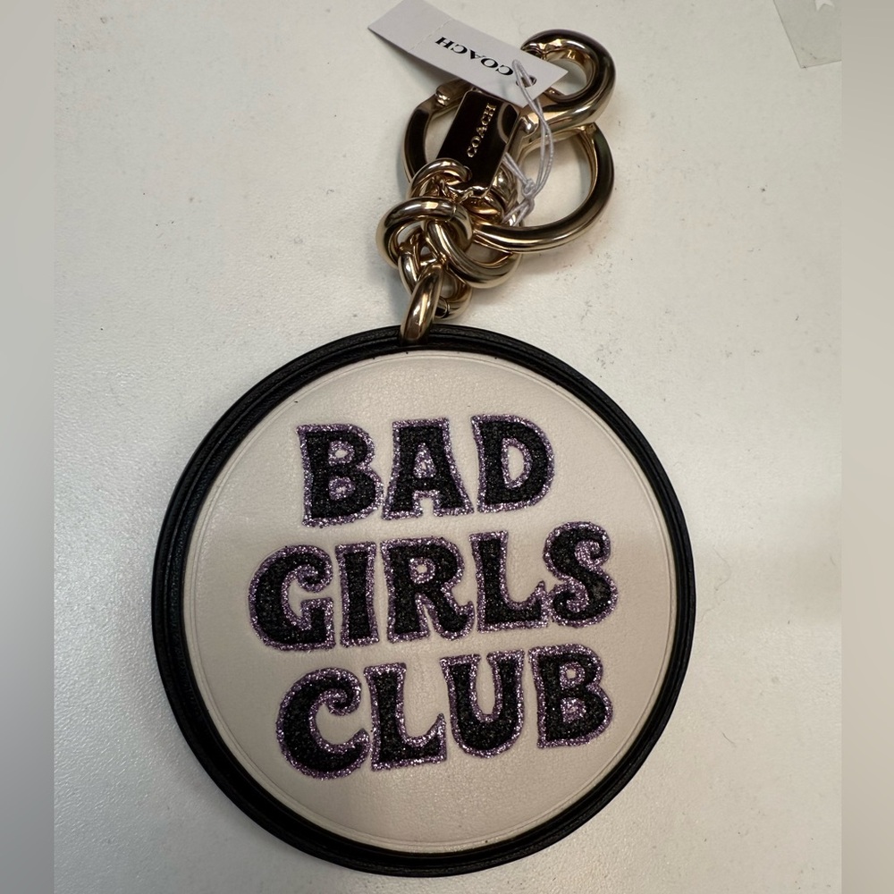 GIVEAWAY Coach bag charm/Key ring/Or scarf 

SHIPPING ONLY
l